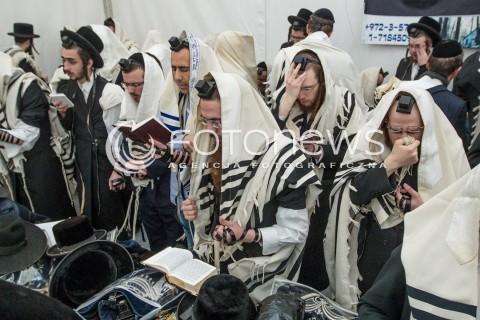  12.03.2015 LEZAJSK <br />PIELGRZYMKA CHASYDOW DO GROBU CADYKA ELIMELECHA WEISSBLUMA W LEZAJSKU W ROCZNICE JEGO SMIERCI. <br />DLA ZYDOW JEST TO JEDNO Z NAJSWIETSZYCH MIEJSC NA ZIEMI.<br /> 