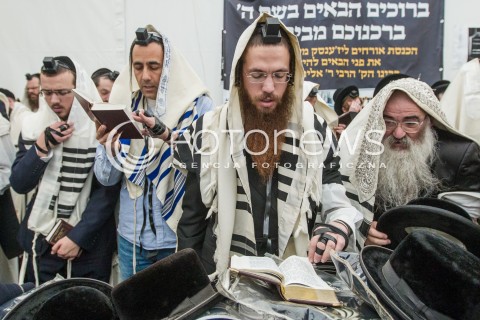  12.03.2015 LEZAJSK <br />PIELGRZYMKA CHASYDOW DO GROBU CADYKA ELIMELECHA WEISSBLUMA W LEZAJSKU W ROCZNICE JEGO SMIERCI. <br />DLA ZYDOW JEST TO JEDNO Z NAJSWIETSZYCH MIEJSC NA ZIEMI.<br /> 