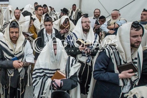  12.03.2015 LEZAJSK <br />PIELGRZYMKA CHASYDOW DO GROBU CADYKA ELIMELECHA WEISSBLUMA W LEZAJSKU W ROCZNICE JEGO SMIERCI. <br />DLA ZYDOW JEST TO JEDNO Z NAJSWIETSZYCH MIEJSC NA ZIEMI.<br /> 