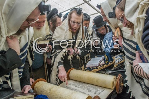  12.03.2015 LEZAJSK <br />PIELGRZYMKA CHASYDOW DO GROBU CADYKA ELIMELECHA WEISSBLUMA W LEZAJSKU W ROCZNICE JEGO SMIERCI. <br />DLA ZYDOW JEST TO JEDNO Z NAJSWIETSZYCH MIEJSC NA ZIEMI.<br /> 