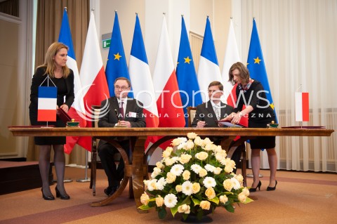  12.03.2015 WARSZAWA<br />WIZYTA PREMIERA FRANCJI W POLSCE<br />N/Z DYREKTOR FRANCUSKIEGO KOMISARIATU DS ENERGII ATOMOWEJ I ALTERNATYWNYCH ZRODEL ENERGII DANIEL VERWAERDE DYREKTOR NARODOWEGO CENTRUM BADAN JADROWYCH W SWIERKU GRZEGORZ WROCHNA<br /> 