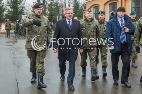 13.03.2015 RZESZOW<br />PREZYDENT RP BRONISLAW KOMOROWSKI NA PODKARPACIU<br />WIZYTA W 21. BRYGADZIE STRZELCOW PODHALANSKICH<br />N/Z BRONISLAW KOMOROWSKI LECH MAJEWSKI<br /> 