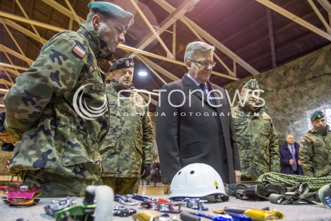  13.03.2015 RZESZOW<br />PREZYDENT RP BRONISLAW KOMOROWSKI NA PODKARPACIU<br />WIZYTA W 21. BRYGADZIE STRZELCOW PODHALANSKICH<br />N/Z BRONISLAW KOMOROWSKI LECH MAJEWSKI (P)<br /> 