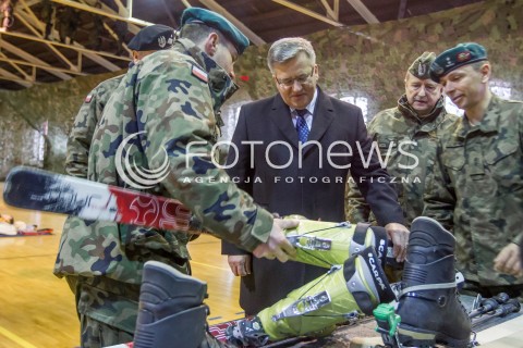  13.03.2015 RZESZOW<br />PREZYDENT RP BRONISLAW KOMOROWSKI NA PODKARPACIU<br />WIZYTA W 21. BRYGADZIE STRZELCOW PODHALANSKICH<br />N/Z BRONISLAW KOMOROWSKI LECH MAJEWSKI (2P)<br /> 