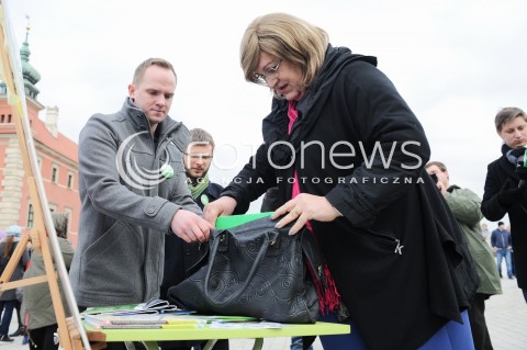  15.03.2015 WARSZAWA<br />ANNA GRODZKA ZBIERA PODPISY<br />N/Z ANNA GRODZKA<br /> 