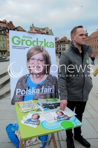  15.03.2015 WARSZAWA<br />ANNA GRODZKA ZBIERA PODPISY<br />N/Z SZTAB WYBORCZY ANNY GRODZKIEJ<br /> 