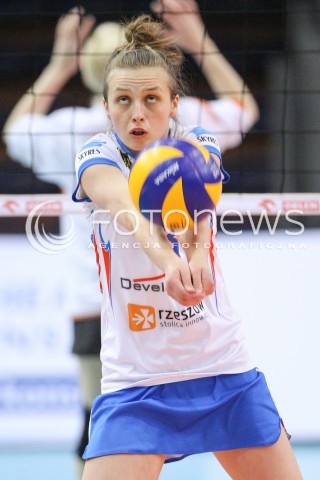  22.03.2015 RZESZOW<br />SIATKOWKA ORLEN LIGA 2014/2015 WOMEN VOLLEYBALL POLAND POLISH ORLENLIGA LEAGUE SEASON 2014/2015<br />MECZ DEVELOPRES SKYRES RZESZOW - PGNIG NAFTA PILA<br />N/Z PAULINA FILIPOWICZ SYLWETKA <br /> 