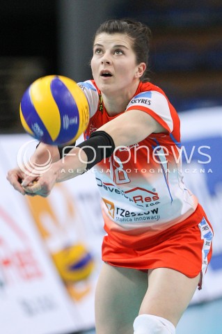  22.03.2015 RZESZOW<br />SIATKOWKA ORLEN LIGA 2014/2015 WOMEN VOLLEYBALL POLAND POLISH ORLENLIGA LEAGUE SEASON 2014/2015<br />MECZ DEVELOPRES SKYRES RZESZOW - PGNIG NAFTA PILA<br />N/Z LUCYNA BOREK SYLWETKA <br /> 