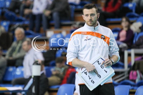  22.03.2015 RZESZOW<br />SIATKOWKA ORLEN LIGA 2014/2015 WOMEN VOLLEYBALL POLAND POLISH ORLENLIGA LEAGUE SEASON 2014/2015<br />MECZ DEVELOPRES SKYRES RZESZOW - PGNIG NAFTA PILA<br />N/Z LUKASZ PRZYBYLAK - I TRENER ( HEAD COACH ) SYLWETKA <br /> 