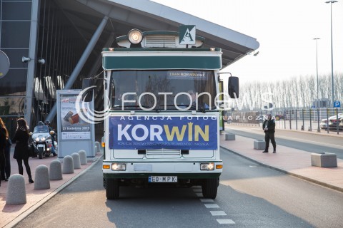  24.03.2015 LODZ<br />
WIZYTA JANUSZA KORWIN-MIKKE W LODZI<br />
N/Z TRAM KORWIN ONE<br />
 