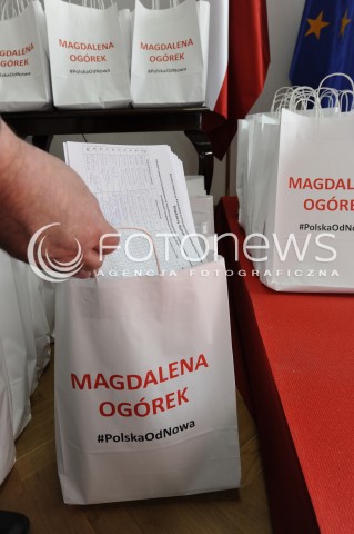  26.03.2015 WARSZAWA <br />MAGDALENA OGOREK ZEBRALA 510000 PODPISOW<br />N/Z ZEBRANE PODPISY<br /> 