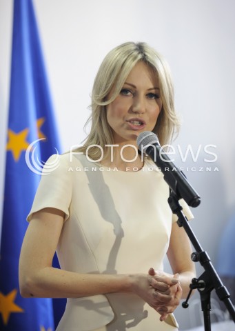  26.03.2015 WARSZAWA <br />MAGDALENA OGOREK ZEBRALA 510000 PODPISOW<br />N/Z MAGDALENA OGOREK<br /> 