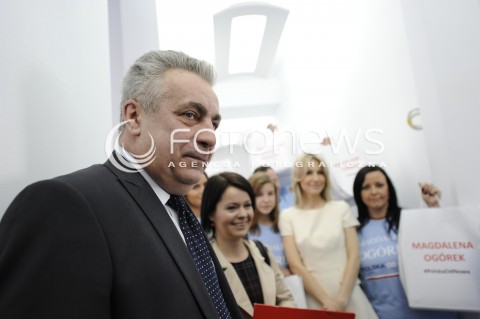  26.03.2015 WARSZAWA <br />MAGDALENA OGOREK ZEBRALA 510000 PODPISOW<br />N/Z MAGDALENA OGOREK LESZEK ALEKSANDRZAK<br /> 