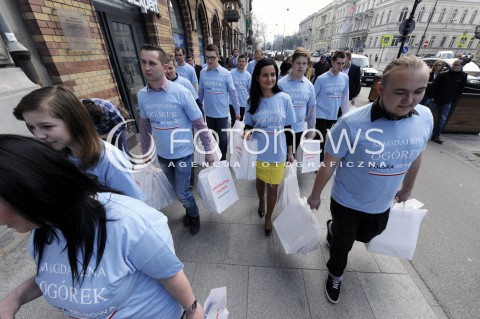  26.03.2015 WARSZAWA <br />MAGDALENA OGOREK ZEBRALA 510000 PODPISOW<br />N/Z SZTAB MAGDALENY OGOREK<br /> 