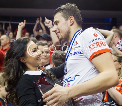  29.03.2015 BERLIN GERMANY<br />SIATKOWKA LIGA MISTRZOW MEN CEV VOLLEYBALL CHAMPIONS LEAGUE FINAL FOUR 2014/2015 - FINAL<br />MATCH ASSECO RESOVIA - ZENIT KAZAN<br />N/Z SIATKARZE DRUZYNA ASSECO RESOVII - DEKORACJA RADOSC EMOCJE - II MIEJSCE ( SREBRNY MEDAL ) - RADOSC EMOCJE MEDALE - FABIAN DRZYZGA Z PARTNERKA<br /> 
