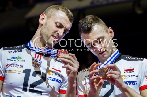  29.03.2015 BERLIN GERMANY<br />SIATKOWKA LIGA MISTRZOW MEN CEV VOLLEYBALL CHAMPIONS LEAGUE FINAL FOUR 2014/2015 - FINAL<br />MATCH ASSECO RESOVIA - ZENIT KAZAN<br />N/Z SIATKARZE DRUZYNA ASSECO RESOVII - DEKORACJA RADOSC EMOCJE - II MIEJSCE ( SREBRNY MEDAL ) - RADOSC EMOCJE MEDALE - LUKASZ PERLOWSKI PAUL LOTMAN<br /> 
