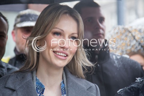  02.04.2015 LODZ<br />WIZYTA MAGDALENY OGOREK W LODZI<br />SPACER ULICA PIOTRKOWSKA<br />N/Z MAGDALENA OGOREK<br /> 