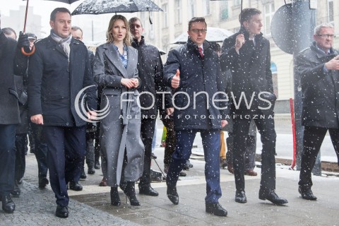  02.04.2015 LODZ<br />WIZYTA MAGDALENY OGOREK W LODZI<br />SPACER ULICA PIOTRKOWSKA<br />N/Z MAGDALENA OGOREK DARIUSZ JONSKI (3P)<br /> 