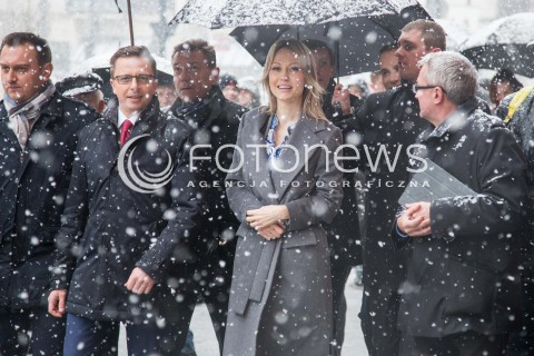  02.04.2015 LODZ<br />WIZYTA MAGDALENY OGOREK W LODZI<br />SPACER ULICA PIOTRKOWSKA<br />N/Z MAGDALENA OGOREK DARIUSZ JONSKI (2L)<br /> 