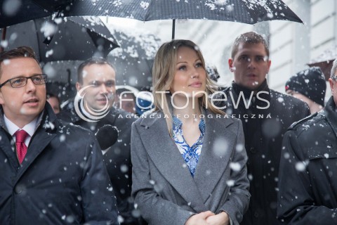  02.04.2015 LODZ<br />WIZYTA MAGDALENY OGOREK W LODZI<br />SPACER ULICA PIOTRKOWSKA<br />N/Z MAGDALENA OGOREK DARIUSZ JONSKI (1L)<br /> 