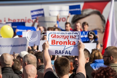  12.04.2015 LODZ<br />WIZYTA BRONISLAWA KOMOROWSKIEGO W ALEKSANDROWIE LODZKIM<br />N/Z SLUCHACZE POPIERAJACY BRONISLAWA KOMOROWSKIEGO<br /> 