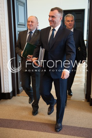  14.04.2015 WARSZAWA <br />POSIEDZENIE RADY MINISTROW <br />N/Z MAREK SAWICKI CEZARY GRABARCZYK WLODZIMIERZ KARPINSKI<br /> 