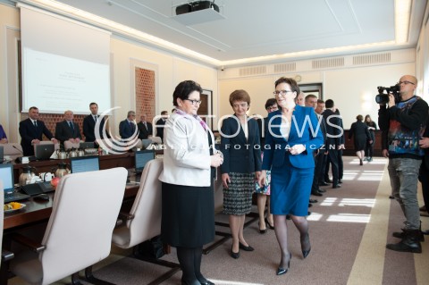  14.04.2015 WARSZAWA <br />POSIEDZENIE RADY MINISTROW <br />N/Z PREMIER EWA KOPACZ TERESA PIOTROWSKA<br /> 
