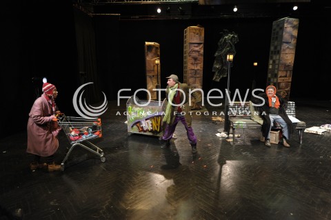  16.04.2015 WARSZAWA <br />PROBA MEDIALNA SPEKTAKLU ANTYGONA W NOWYM JORKU TEATRU IMKA<br />N/Z MAJA STRUNNIKOWA ANITA JEWGENIJ ROMANIENKO PCHELKA SIERGIEJ BIEREZKO SASZA<br /> 