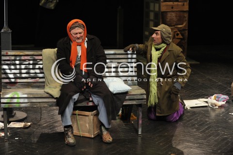  16.04.2015 WARSZAWA <br />PROBA MEDIALNA SPEKTAKLU ANTYGONA W NOWYM JORKU TEATRU IMKA<br />N/Z SIERGIEJ BIEREZKO SASZA JEWGENIJ ROMANIENKO PCHELKA<br /> 