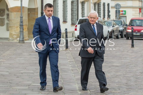  16.04.2015 RZESZOW<br />WIZYTA PRZEWODNICZACEGO SLD LESZKA MILLERA NA PODKARPACIU<br />N/Z LESZEK MILLER POSEL TOMASZ KAMINSKI<br /> 