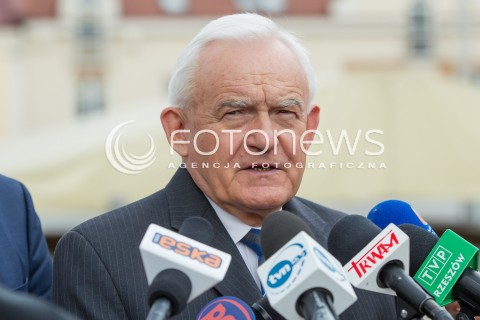  16.04.2015 RZESZOW<br />WIZYTA PRZEWODNICZACEGO SLD LESZKA MILLERA NA PODKARPACIU<br />N/Z LESZEK MILLER<br /> 