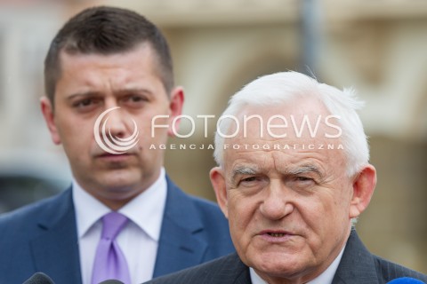  16.04.2015 RZESZOW<br />WIZYTA PRZEWODNICZACEGO SLD LESZKA MILLERA NA PODKARPACIU<br />N/Z LESZEK MILLER POSEL TOMASZ KAMINSKI<br /> 