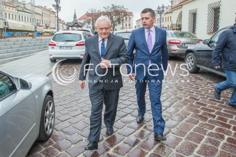  16.04.2015 RZESZOW<br />WIZYTA PRZEWODNICZACEGO SLD LESZKA MILLERA NA PODKARPACIU<br />N/Z LESZEK MILLER POSEL TOMASZ KAMINSKI<br /> 