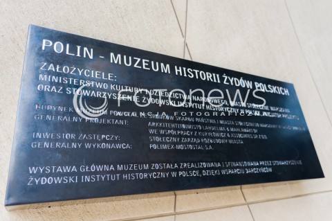  19.04.2015 WARSZAWA<br />MUZEUM HISTORII ZYDOW POLSKICH POLIN<br />N/Z TABLICA NAPIS POLIN MUZEUM HISTROII ZYDOW POLSKICH<br /> 