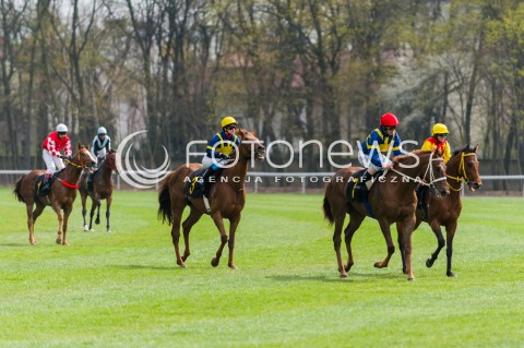  19.04.2015 WARSZAWA TOR SLUZEWIEC<br />OTWARCIE SEZONU WYSCIGOW KONNYCH 2015<br />N/Z PREZENTACJA KONI PRZED WYSCIGIEM<br /> 