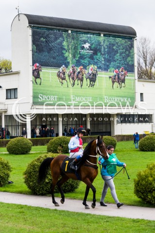  19.04.2015 WARSZAWA TOR SLUZEWIEC<br />OTWARCIE SEZONU WYSCIGOW KONNYCH 2015<br />N/Z PREZENTACJA KONI PRZED WYSCIGIEM<br /> 