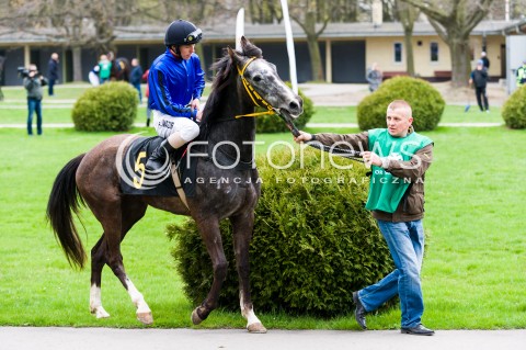  19.04.2015 WARSZAWA TOR SLUZEWIEC<br />OTWARCIE SEZONU WYSCIGOW KONNYCH 2015<br />N/Z PREZENTACJA KONI PRZED WYSCIGIEM<br /> 