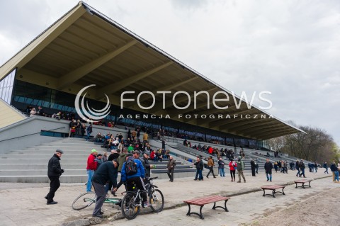  19.04.2015 WARSZAWA TOR SLUZEWIEC<br />OTWARCIE SEZONU WYSCIGOW KONNYCH 2015<br />N/Z TRYBUNA DLA WIDZOW<br /> 