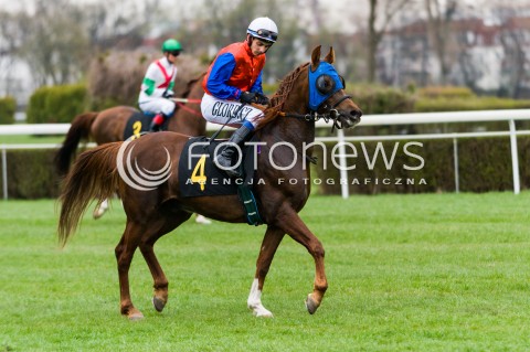  19.04.2015 WARSZAWA TOR SLUZEWIEC<br />OTWARCIE SEZONU WYSCIGOW KONNYCH 2015<br />N/Z PREZENRACJA KONI PRZED WYSCIGIEM<br /> 