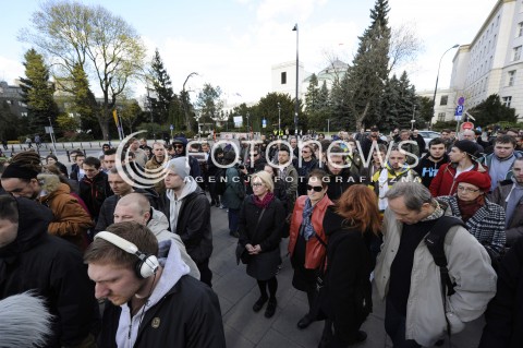  20.04.2015 WARSZAWA<br />PROTEST WOLNYCH KONOPI<br />N/Z UCZESTNICY MARSZU PRZED SEJMEM<br /> 