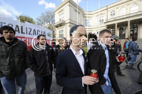  20.04.2015 WARSZAWA<br />PROTEST WOLNYCH KONOPI<br />N/Z UCZESTNICY MARSZU<br /> 