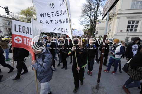  20.04.2015 WARSZAWA<br />PROTEST WOLNYCH KONOPI<br />N/Z UCZESTNICY MARSZU<br /> 