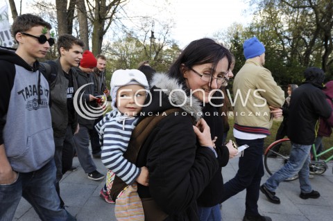  20.04.2015 WARSZAWA<br />PROTEST WOLNYCH KONOPI<br />N/Z UCZESTNICY MARSZU<br /> 