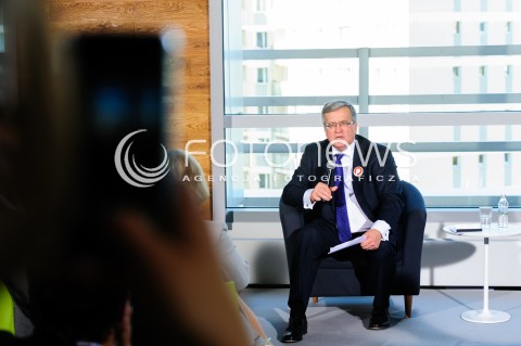  22.04.2015 WARSZAWA<br />SPOTKANIE PREZYDENTA Z MLODYMI PRZEDSIEBIORCAMI W SIEDZIBIE GOOGLE W WARSZAWIE<br />N/Z PREZYDENT RP BRONISLAW KOMOROWSKI<br /> 