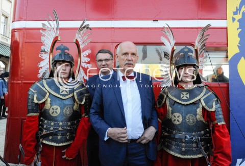  23.04.2015 WARSZAWA <br />WIELKI WIEC WYBORCZY JANUSZA KORWIN MIKKE<br />N/Z JANUSZ KORWIN MIKKE PRZEMYSLAW WIPLER HUZARZY<br /> 