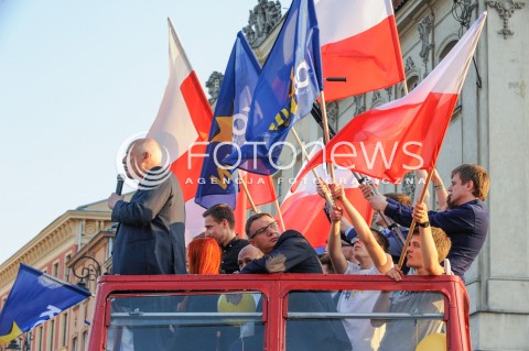  23.04.2015 WARSZAWA <br />WIELKI WIEC WYBORCZY JANUSZA KORWIN MIKKE<br />N/Z JANUSZ KORWIN MIKKE PRZEMYSLAW WIPLER<br /> 