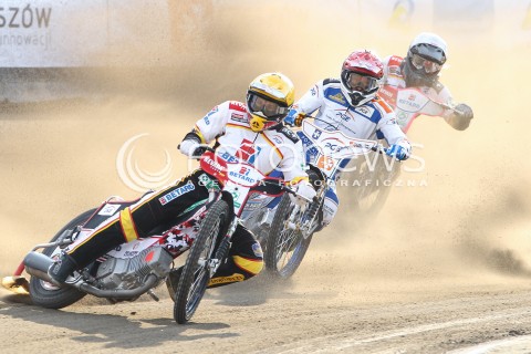  26.04.2015 RZESZOW<br />ZUZEL PGE SPEEDWAY EKSTRALIGA SEASON 2015<br />MECZ PGE STAL RZESZOW - BETARD SPARTA WROCLAW<br />N/Z BIEG NR 4: MACIEJ JANOWSKI (ZOLTY), ADRIAN GALA (BIALY), PETER KILDEMAND (CZERWONY) <br /> 