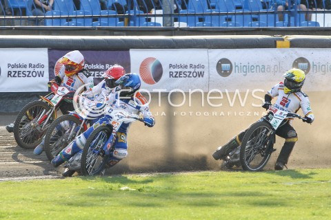  26.04.2015 RZESZOW<br />ZUZEL PGE SPEEDWAY EKSTRALIGA SEASON 2015<br />MECZ PGE STAL RZESZOW - BETARD SPARTA WROCLAW<br />N/Z BIEG NR 5: GREG HANCOCK (NIEBIESKI), TAI WOFFINDEN (ZOLTY), DAWID LAMPART (CZERWONY), VACLAV MILIK (BIALY) <br /> 
