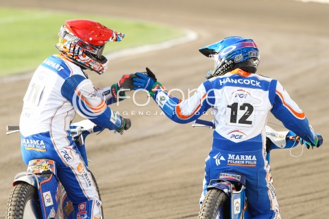  26.04.2015 RZESZOW<br />ZUZEL PGE SPEEDWAY EKSTRALIGA SEASON 2015<br />MECZ PGE STAL RZESZOW - BETARD SPARTA WROCLAW<br />N/Z BIEG NR 5: GREG HANCOCK (NIEBIESKI), DAWID LAMPART (CZERWONY) RADOSC EMOCJE WYGRANA<br /> 