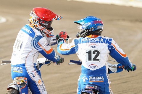  26.04.2015 RZESZOW<br />ZUZEL PGE SPEEDWAY EKSTRALIGA SEASON 2015<br />MECZ PGE STAL RZESZOW - BETARD SPARTA WROCLAW<br />N/Z BIEG NR 5: GREG HANCOCK (NIEBIESKI), DAWID LAMPART (CZERWONY) RADOSC EMOCJE WYGRANA<br /> 